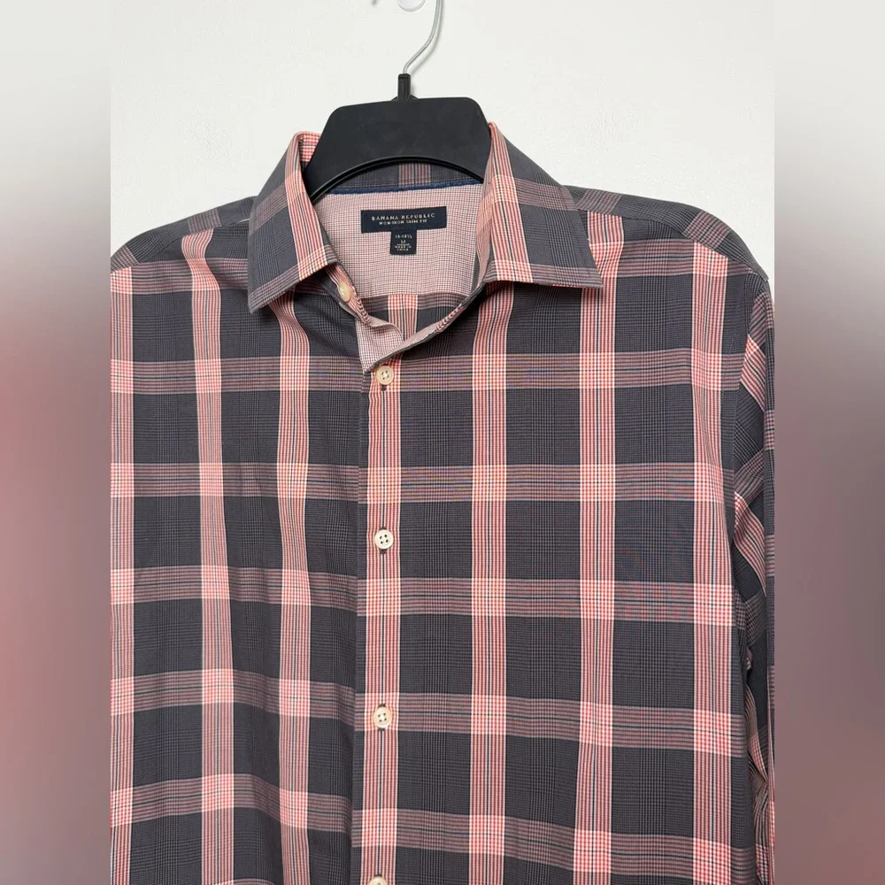 Banana Republic Men’s Plaid Non Iron Slim Fit Button Down - Size Medium